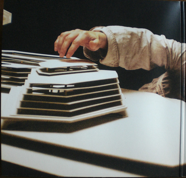 Arctic Monkeys - Tranquility Base Hotel + Casino | Domino (WIGLP339) - 2 Arctic Monkeys - Tranquility Base Hotel + Casino | Domino (WIGLP339) - 2