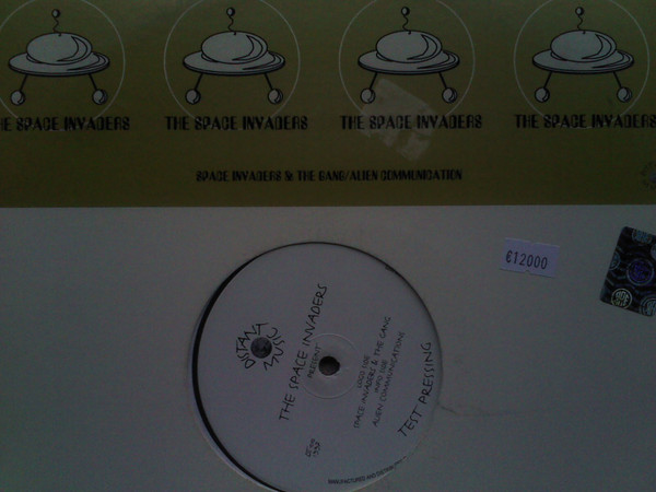 The Space Invaders - Space Invaders & The Gang / Alien Communication | Distant Music (DT-010) - main The Space Invaders - Space Invaders & The Gang / Alien Communication | Distant Music (DT-010) - main