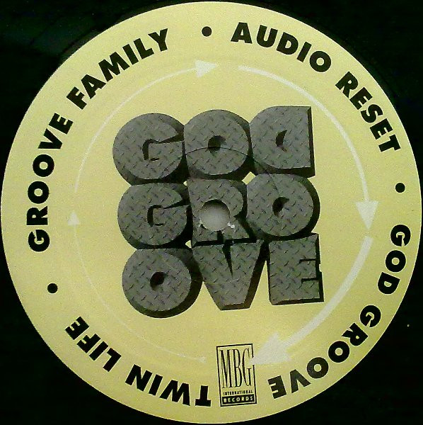 Groove Family - Twin Life | MBG International Records (MBG 6595) - 2 Groove Family - Twin Life | MBG International Records (MBG 6595) - 2