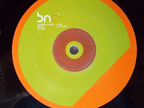 Sparkling Experiences - Hardswing Vision | Basenotic Records (BA 009) - 2 Sparkling Experiences - Hardswing Vision | Basenotic Records (BA 009) - 2