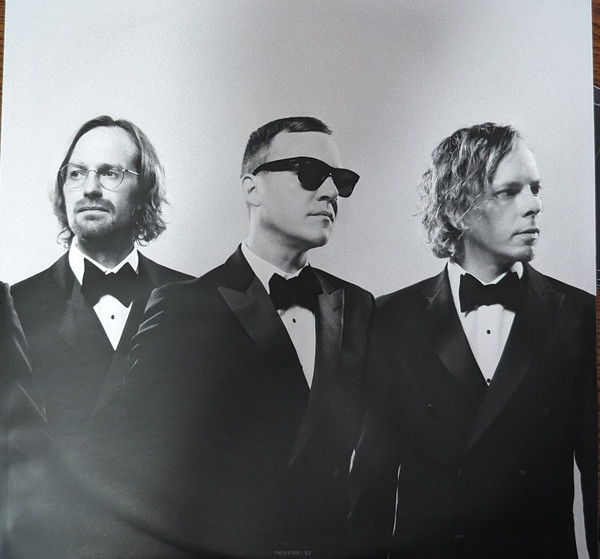 Cage The Elephant - Neon Pill | RCA Records (19658-87909-1) - 4 Cage The Elephant - Neon Pill | RCA Records (19658-87909-1) - 4