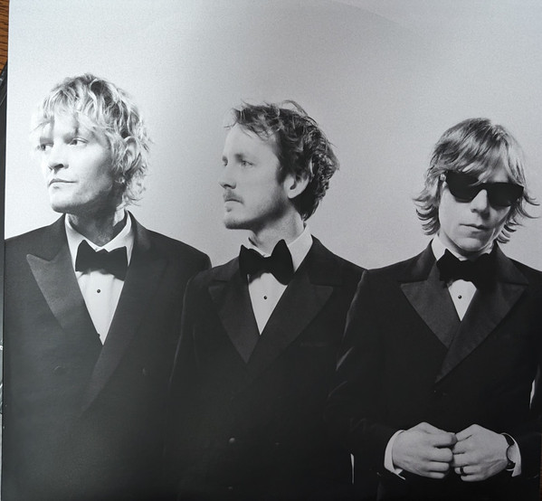Cage The Elephant - Neon Pill | RCA Records (19658-87909-1) - 3 Cage The Elephant - Neon Pill | RCA Records (19658-87909-1) - 3