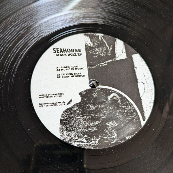 Seahorse - Black Hole EP | Basscomesaveme (BCSM012) - 2 Seahorse - Black Hole EP | Basscomesaveme (BCSM012) - 2
