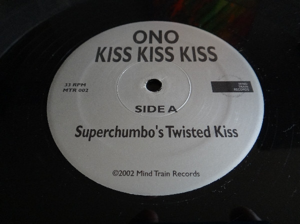Yoko Ono - Kiss Kiss Kiss | Mind Train Records (MTR 002) - 3