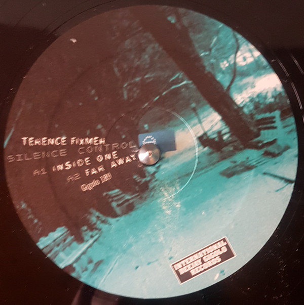 Terence Fixmer - Silence Control A | International Deejay Gigolo Records (GIGOLO 189) - 3 Terence Fixmer - Silence Control A | International Deejay Gigolo Records (GIGOLO 189) - 3