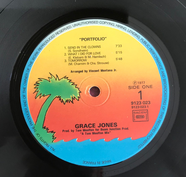 Grace Jones - Portfolio | Island Records (9123 023) - 4 Grace Jones - Portfolio | Island Records (9123 023) - 4