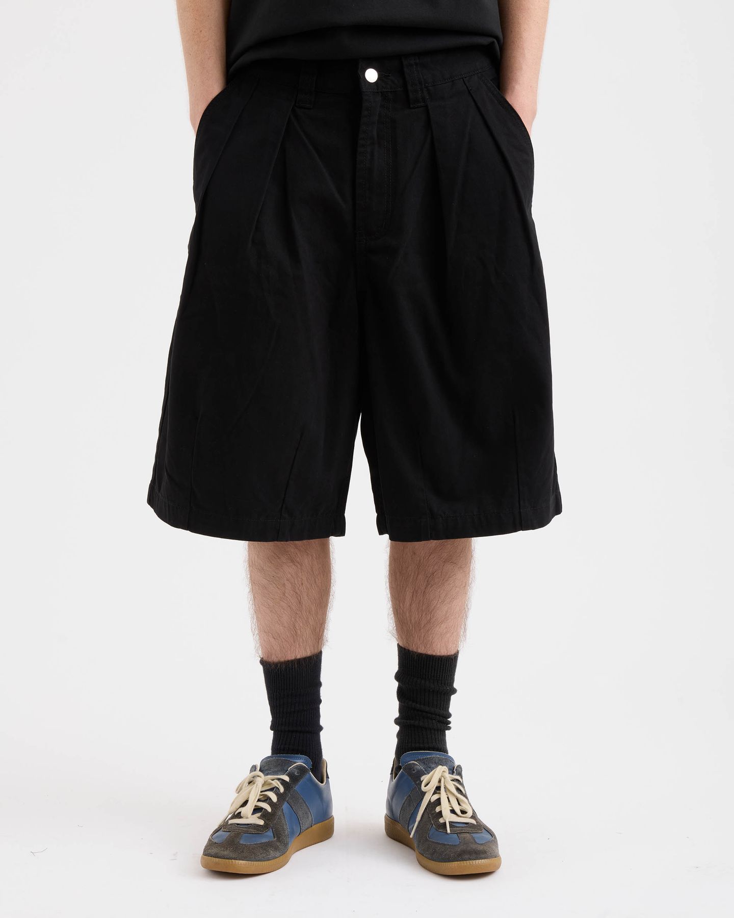 Pleated Balloon Shorts | Black