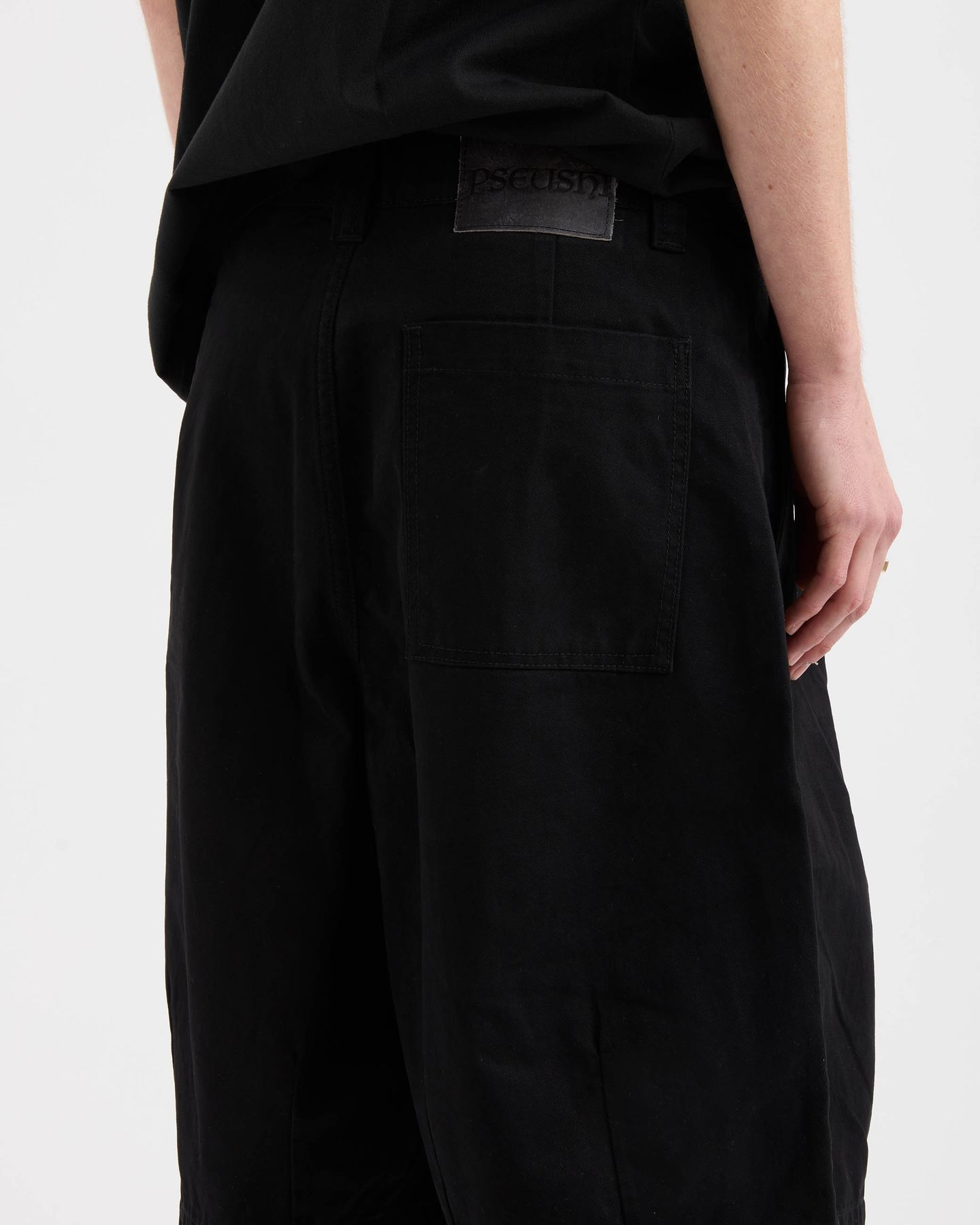 Pleated Balloon Shorts | Black