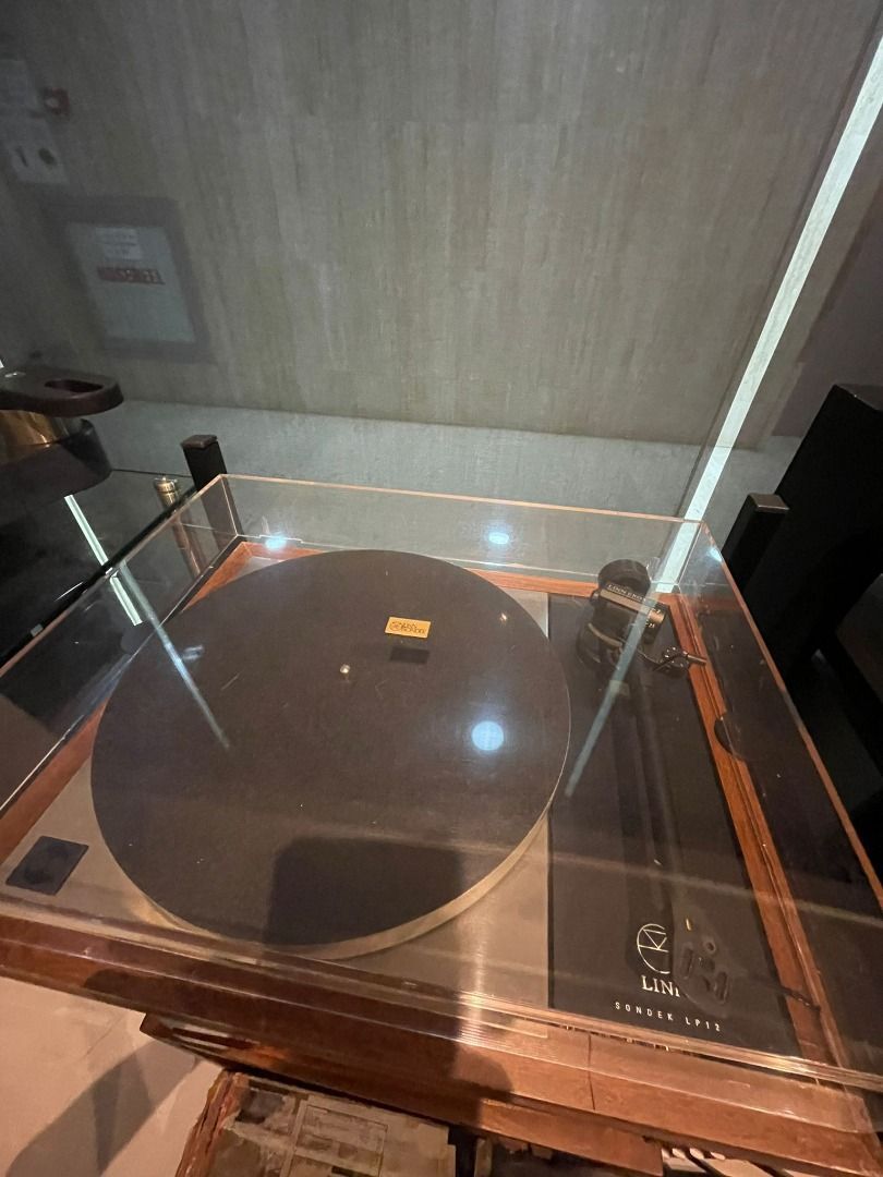 Linn - Linn LP12 with EKOS Tonearm and Naim Armagaddon Power Supply - main Linn - Linn LP12 with EKOS Tonearm and Naim Armagaddon Power Supply - main