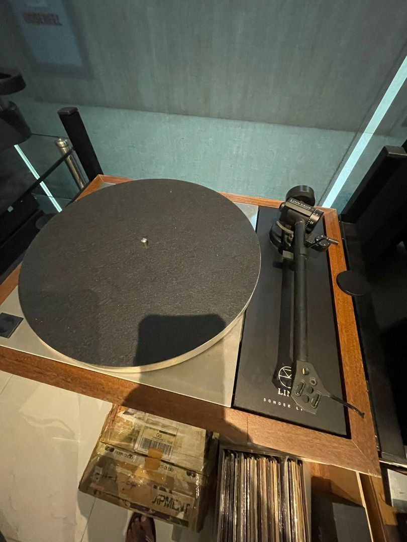Linn - Linn LP12 with EKOS Tonearm and Naim Armagaddon Power Supply - 2 Linn - Linn LP12 with EKOS Tonearm and Naim Armagaddon Power Supply - 2