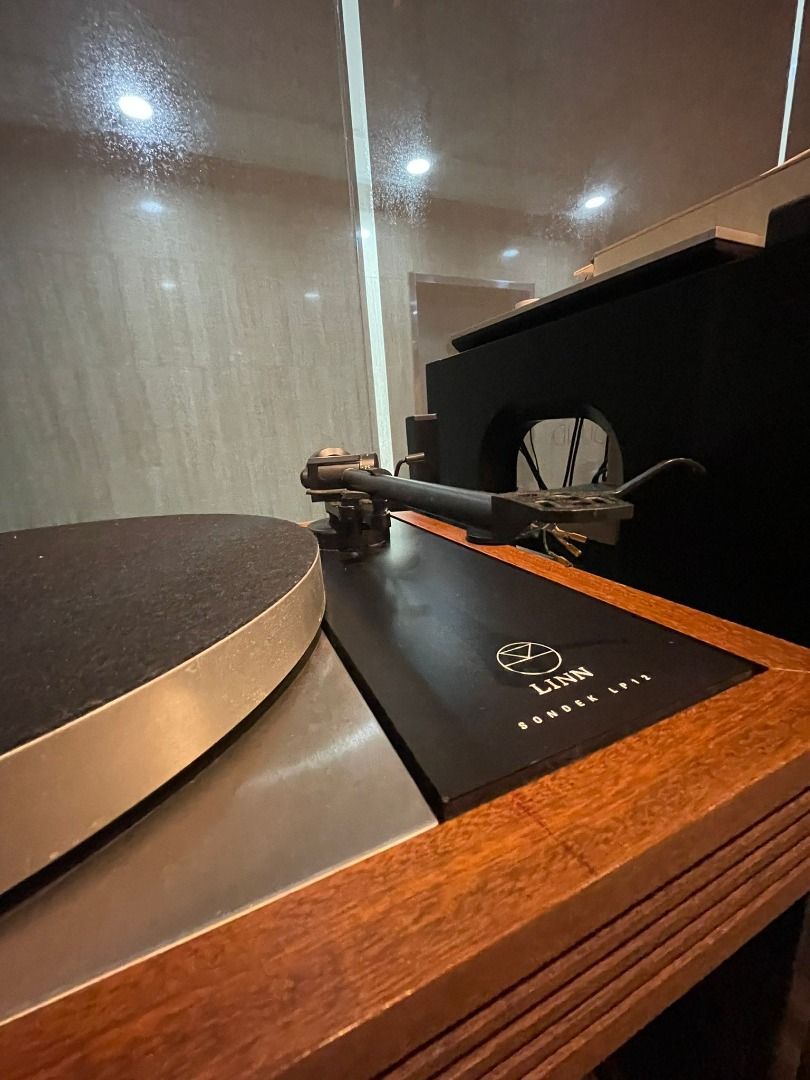 Linn - Linn LP12 with EKOS Tonearm and Naim Armagaddon Power Supply - 5 Linn - Linn LP12 with EKOS Tonearm and Naim Armagaddon Power Supply - 5