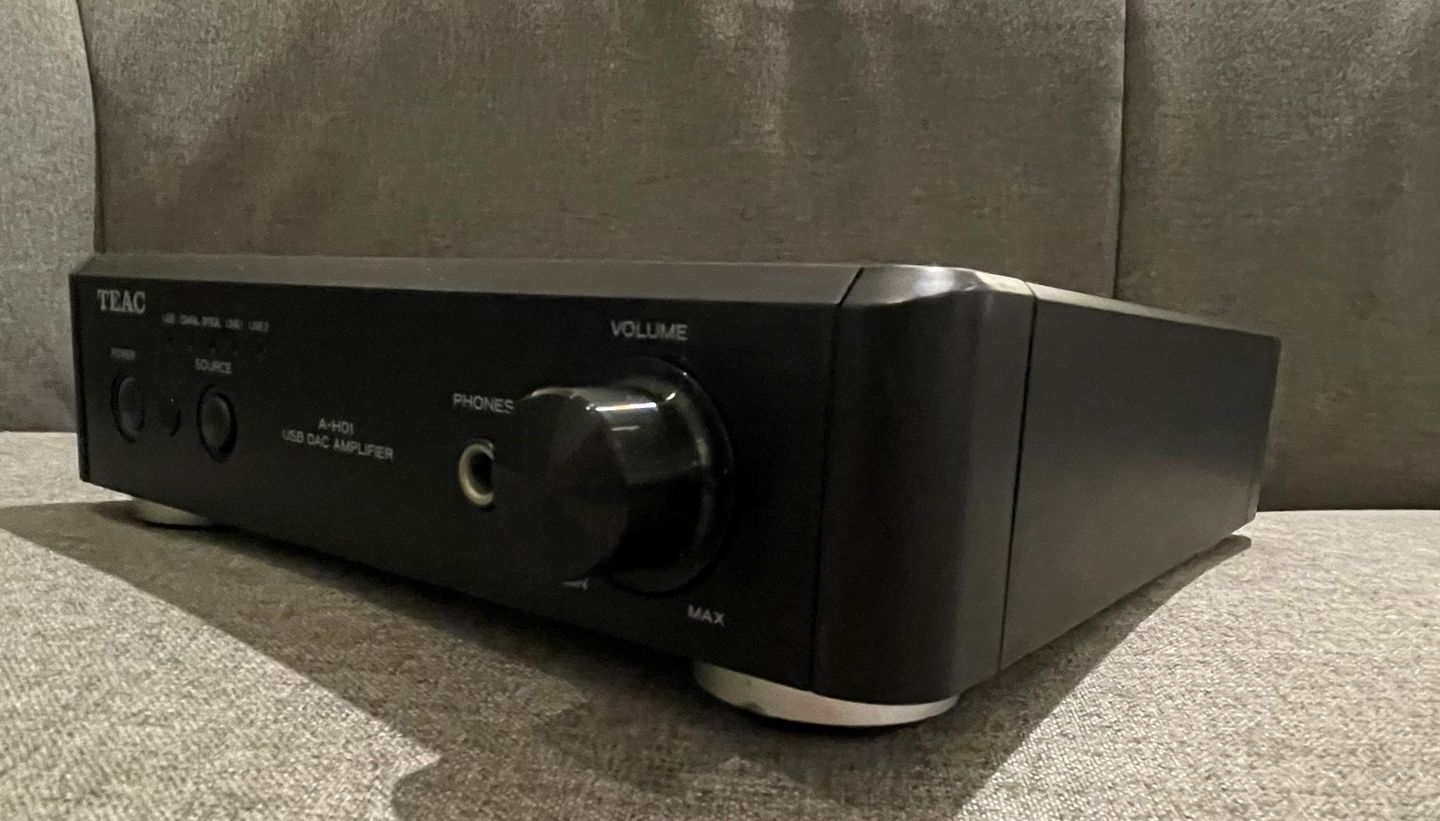 TEAC - TEAC A H-01E-B Integrated Amplifier - 2 TEAC - TEAC A H-01E-B Integrated Amplifier - 2