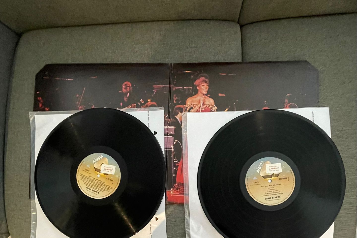 Dionne Warwick - Hot! Live And Otherwise | EMI Records (A2L 8605) - 3 Dionne Warwick - Hot! Live And Otherwise | EMI Records (A2L 8605) - 3