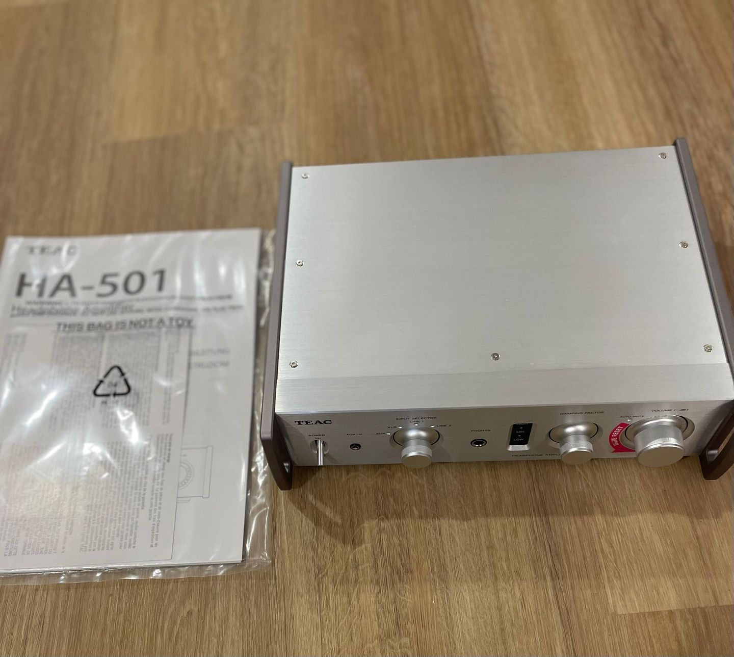 TEAC - TEAC HA-501 Headphone Amplifier - 2 TEAC - TEAC HA-501 Headphone Amplifier - 2