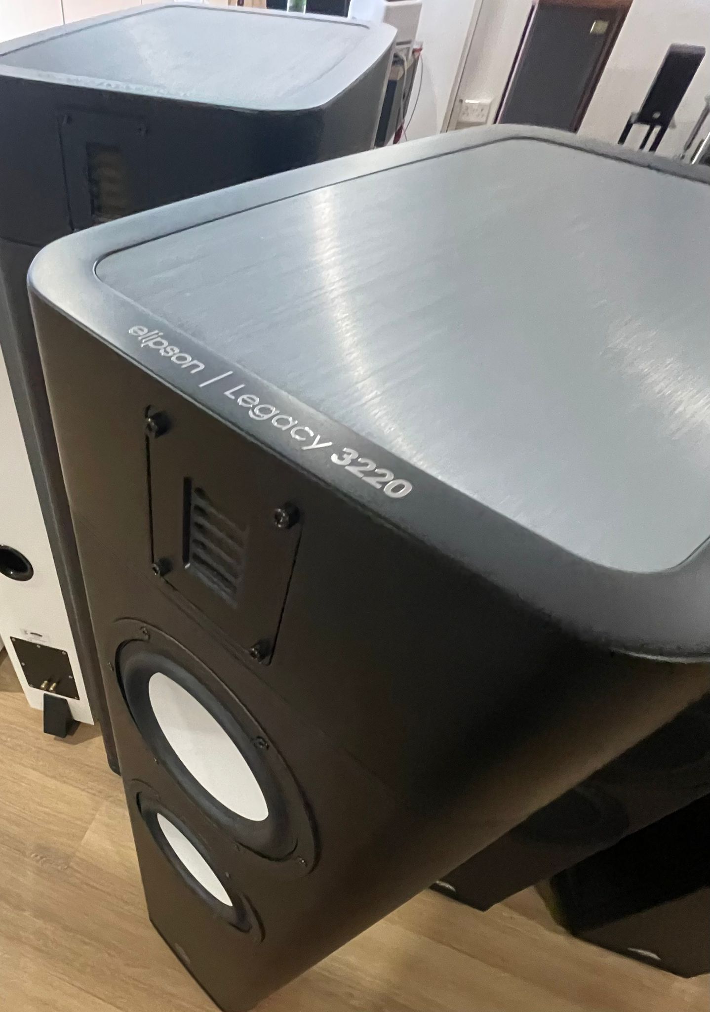 Elipson - Elipson Legacy 3220 Floor Standing Speakers (Black) Pair - 2 Elipson - Elipson Legacy 3220 Floor Standing Speakers (Black) Pair - 2