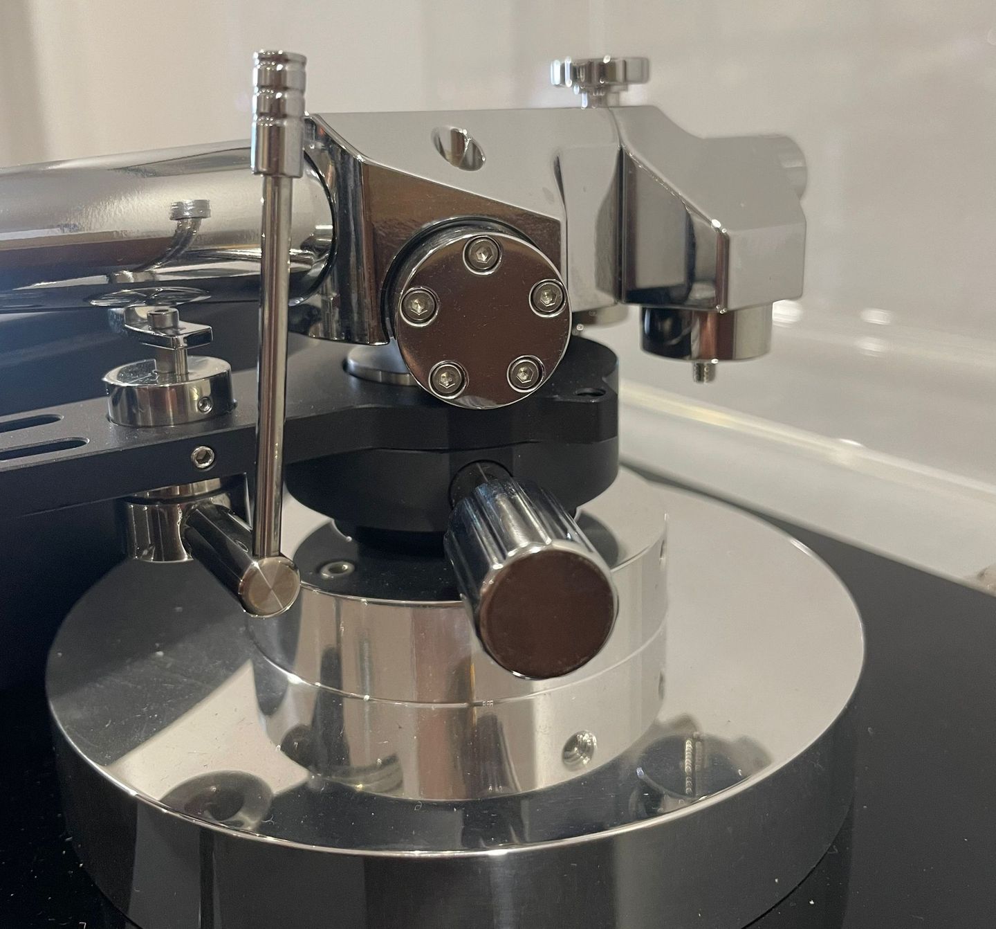 Transrotor - Transrotor Strato Turntable (Black Nero) with TR9 Chrom Tonearm/Figaro MC Cartridge and Konstant FMD Power Supply - 6