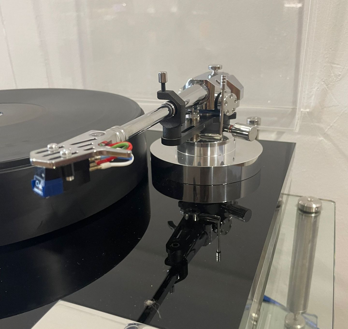Transrotor - Transrotor Strato Turntable (Black Nero) with TR9 Chrom Tonearm/Figaro MC Cartridge and Konstant FMD Power Supply - 5