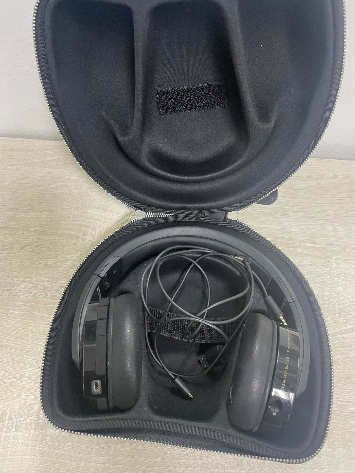 Focal - Focal Listen Headphone with Hard Shell carrying Case - 2 Focal - Focal Listen Headphone with Hard Shell carrying Case - 2