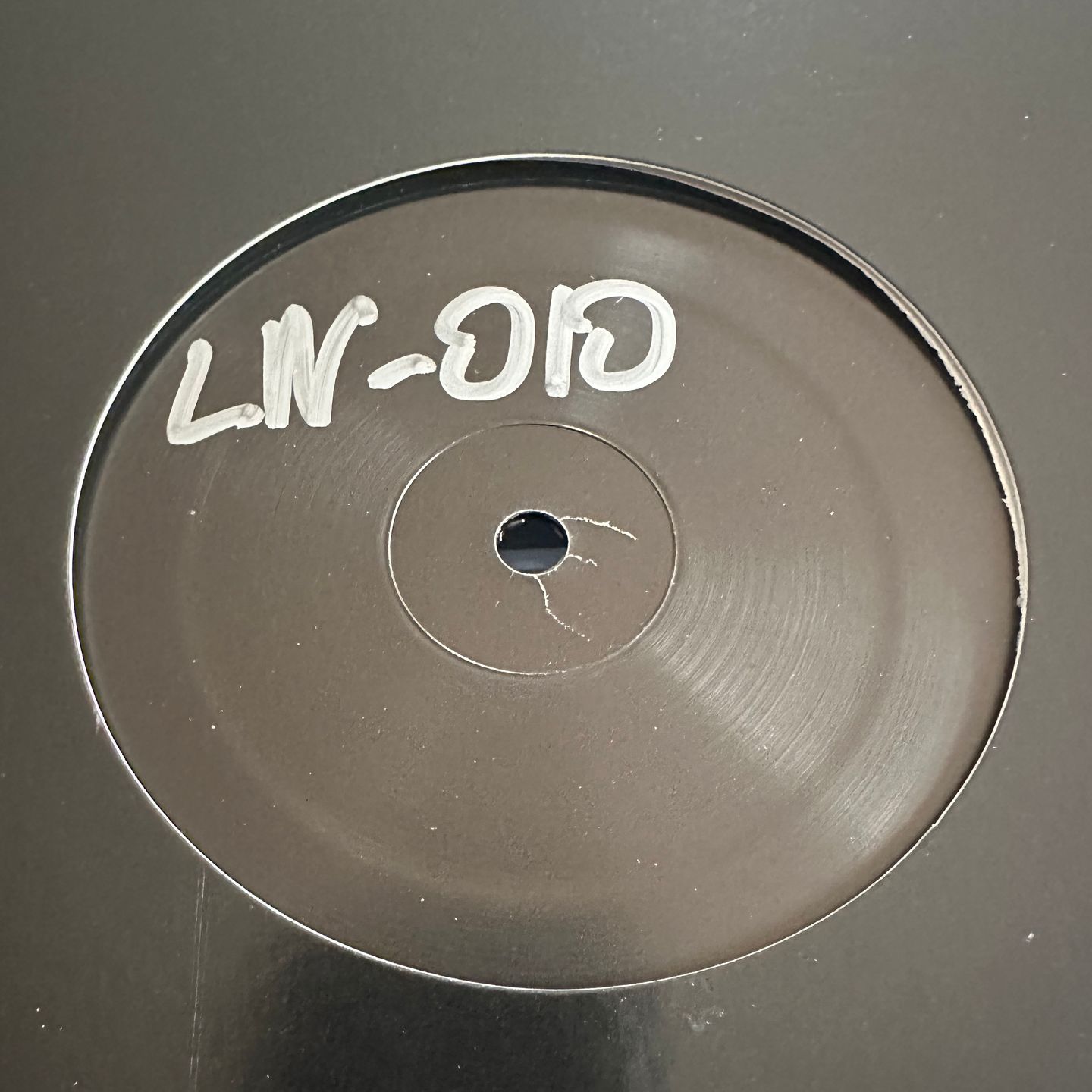Max Watts & Huey Mnemonic - The Silver Lining EP | Limited Network (LN010) - 2 Max Watts & Huey Mnemonic - The Silver Lining EP | Limited Network (LN010) - 2