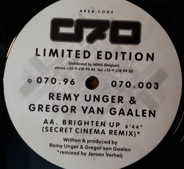 Remy Unger & Gregor van Gaalen - Brighten Up | Area Code 070 (070.003) - 3