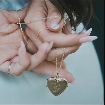 Madison Beer - Locket | RCA (19802977741) - main Madison Beer - Locket | RCA (19802977741) - main