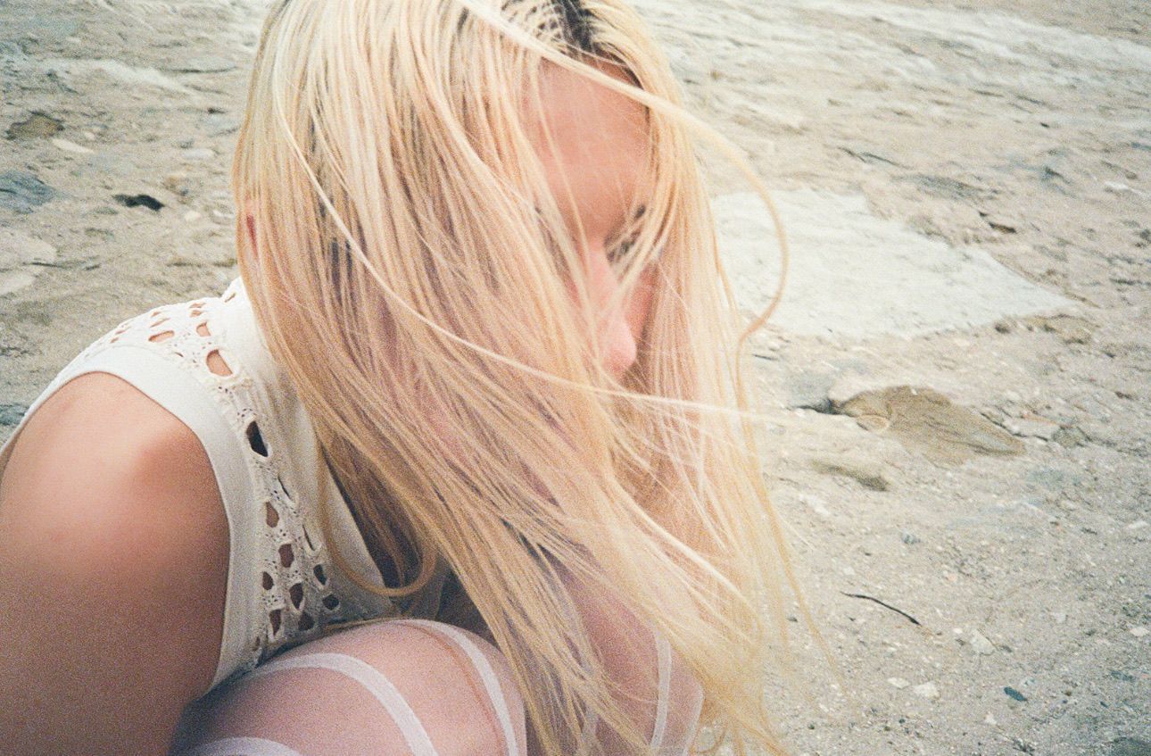 Ella Mikayelyan - Feed. I Color 35mm film, Matte 11 x 14 |  ()