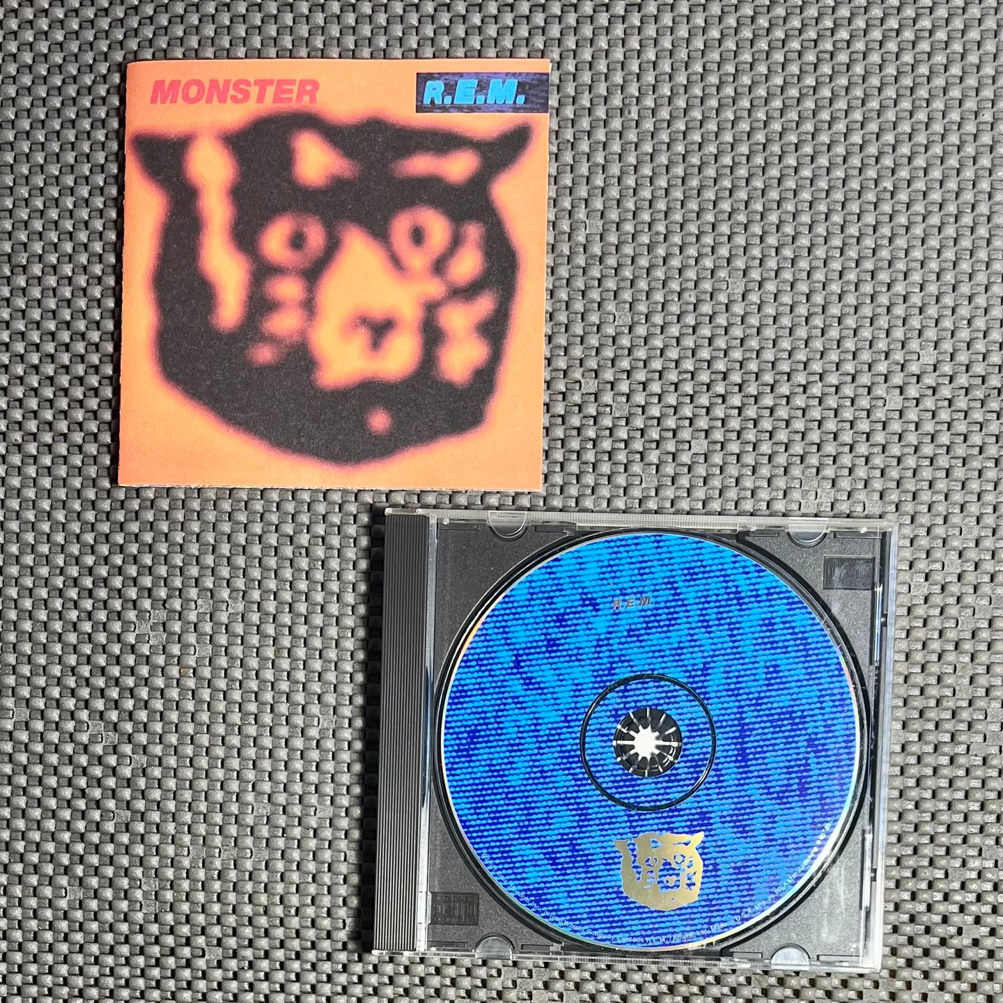 R.E.M. - Monster [CD - 1st US Ed. - 1994 - Warner Bros 9 45740-2 - Mint] Alt Rock | Warner Bros. Records (9 45740-2) - 3