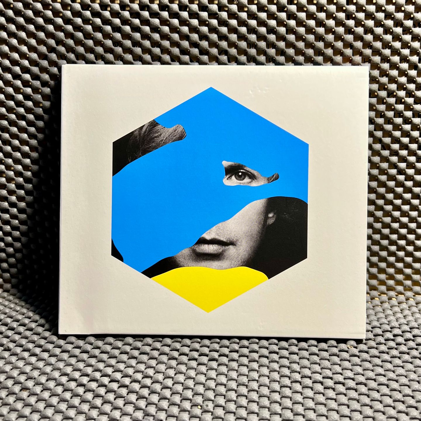 Beck - Colors [CD - 1st EU Ed. - 2017 - Mint] Pop, New Wave | Fonograf Records (00602557176797) - main