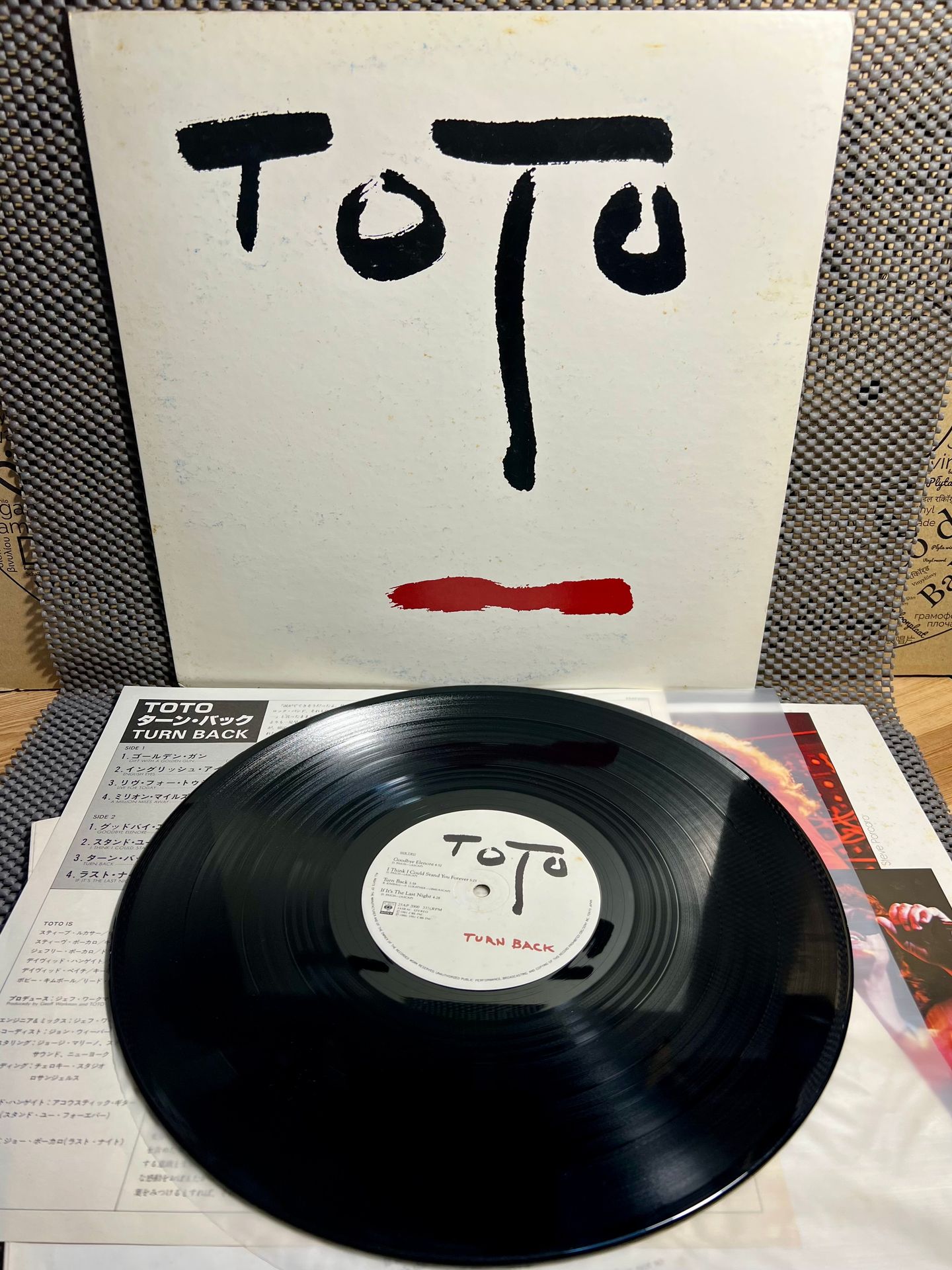 Toto - Turn Back [Vinyl LP - 1st Japan Press - 1981 - 25AP 2000 - NM/EX - No obi with insert & Poster] Pop Rock | CBS/Sony (25AP 2000) - 2