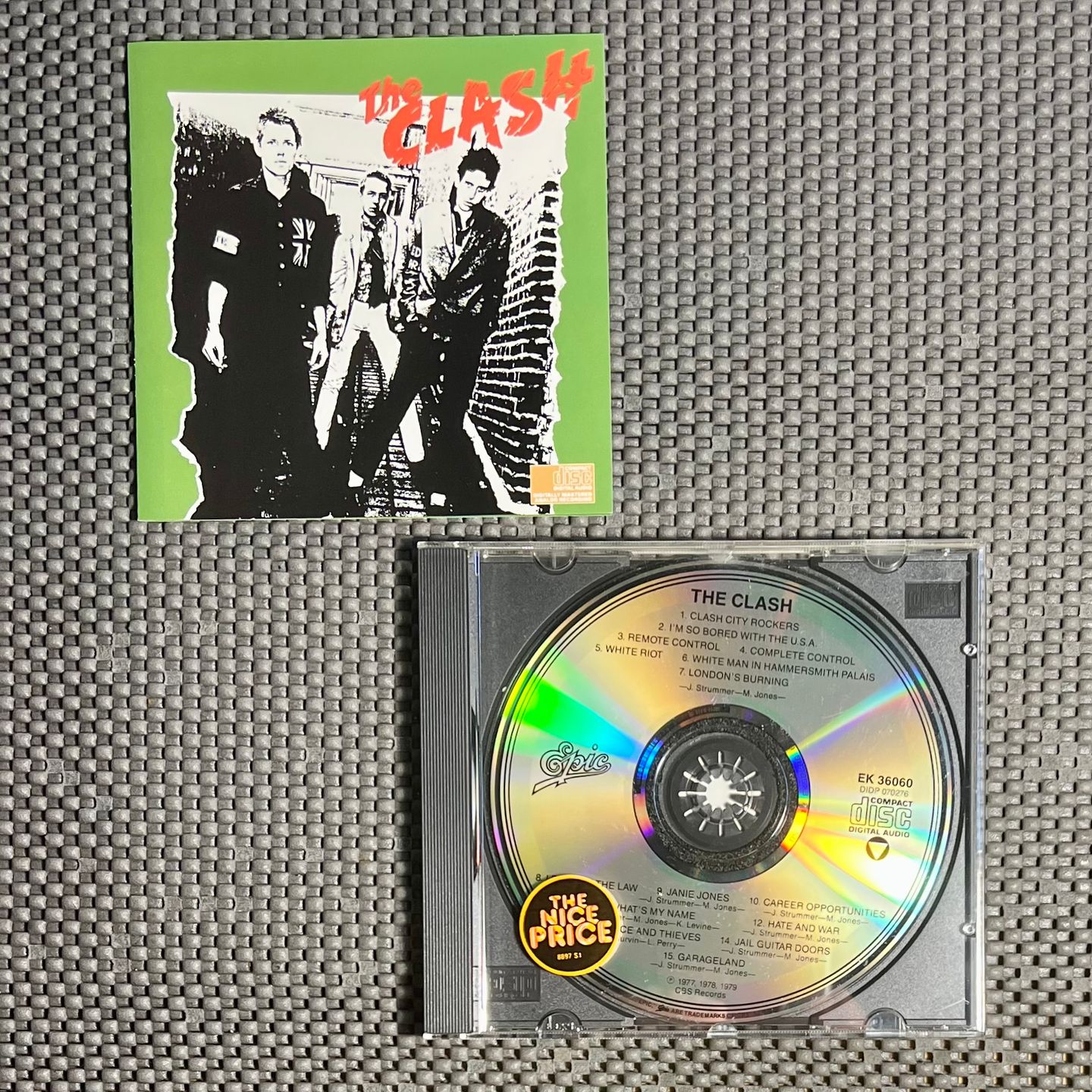 The Clash - The Clash [CD - US Ed. - Reissue - Epic EK 36060 - MINT] Punk Rock | Epic (EK 36060) - 3