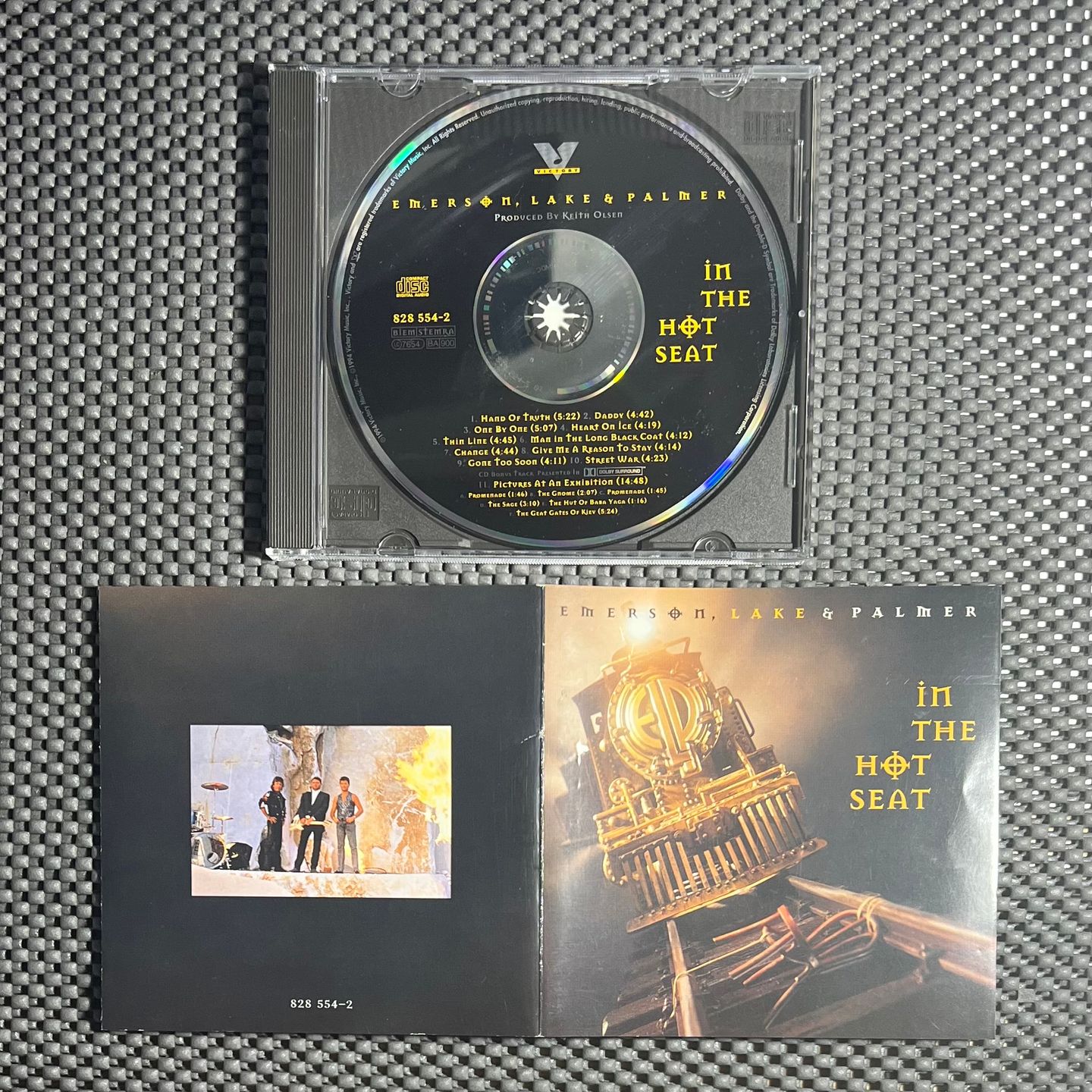 Emerson, Lake & Palmer - In The Hot Seat | Victory (828 554-2) - 3