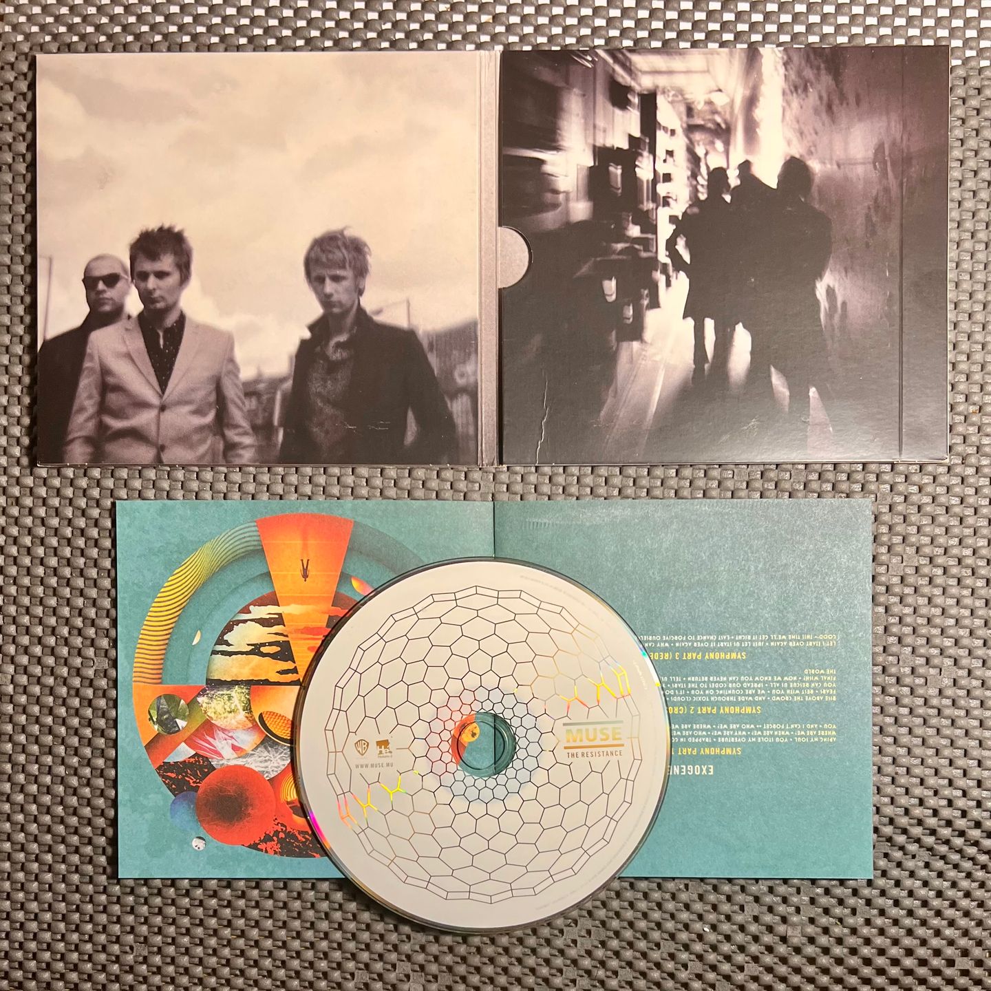 Muse - The Resistance [CD - 1st EU Press - Gatefold Sleeve - 2009 - VG+/EX] | Warner Bros. Records (825646874347) - 3