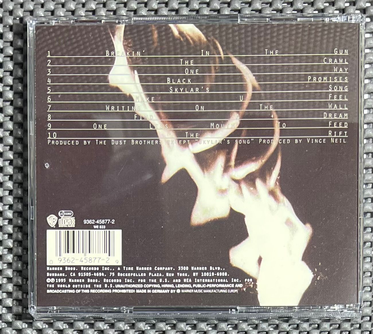 Vince Neil - Carved In Stone | Warner Bros. Records (9362-45877-2) - 2 Vince Neil - Carved In Stone | Warner Bros. Records (9362-45877-2) - 2