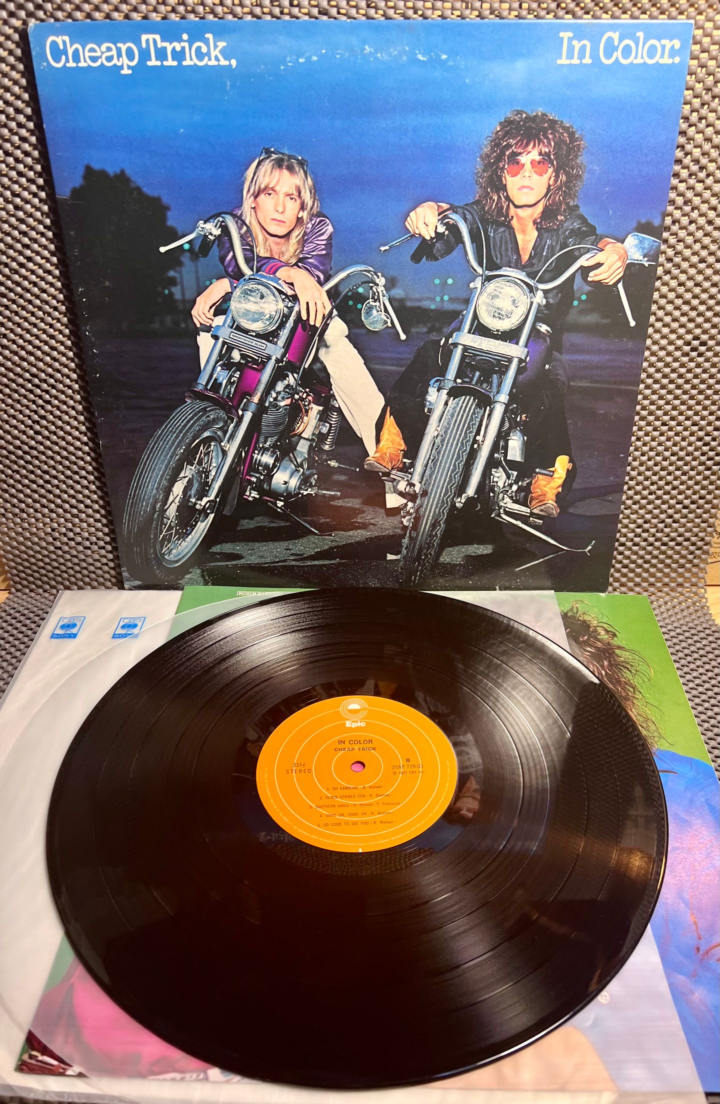 Cheap Trick - In Color [Vinyl LP - 1st Japan Press - 1977 - Epic - 25AP 728 - NM/EX - No Obi, with Insert] Rock | Epic (25AP 728) - 2
