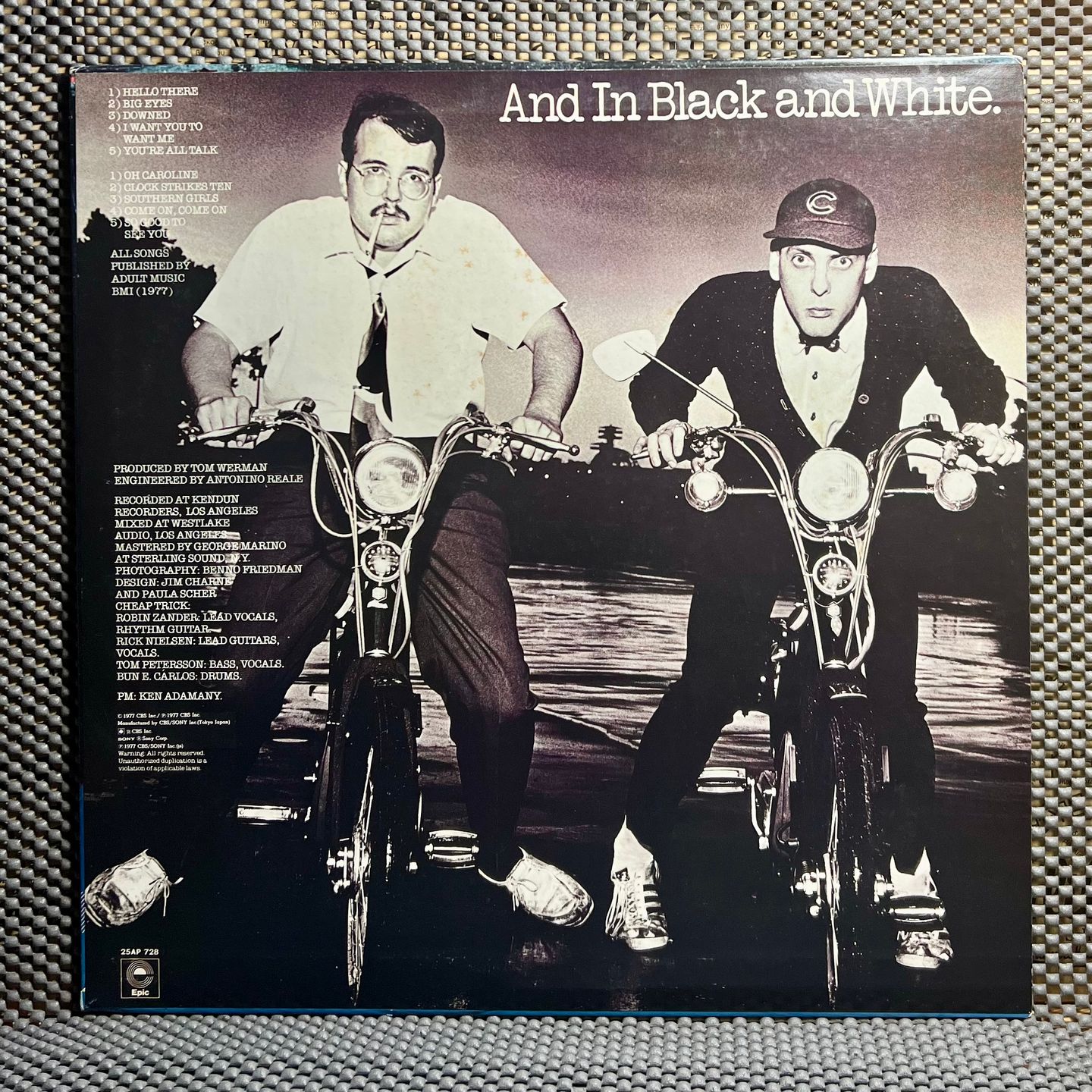 Cheap Trick - In Color [Vinyl LP - 1st Japan Press - 1977 - Epic - 25AP 728 - NM/EX - No Obi, with Insert] Rock | Epic (25AP 728) - 3