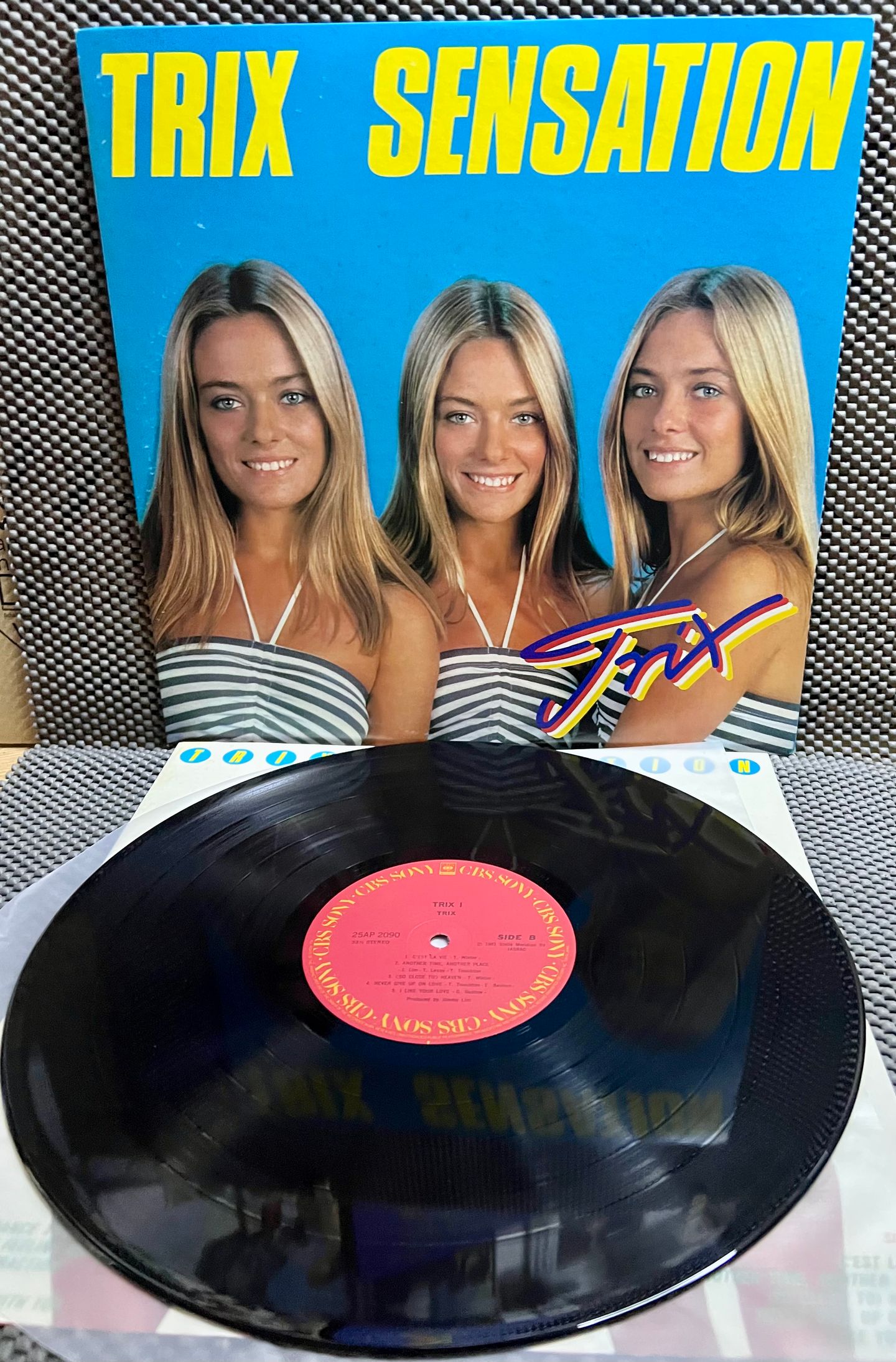 Trix - Sensation [Vinyl LP - 1st Japan Press - 1981 - 25AP 2090 - Mint/NM] Pop | CBS/Sony (25AP 2090) - 2
