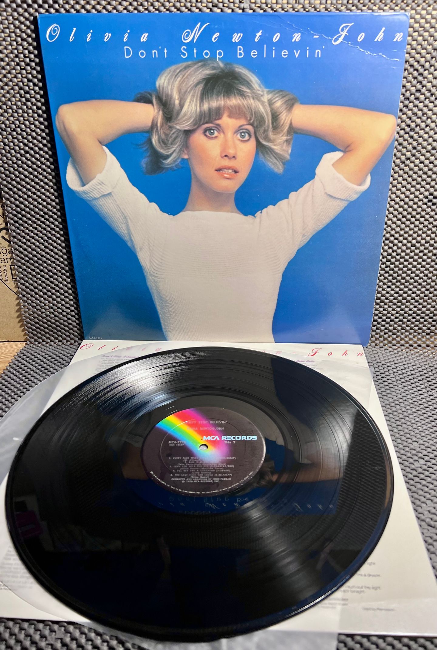 Olivia Newton-John - Don't Stop Believin' [Vinyl LP - 1st US Press - 1976 - MCA-2223 - EX to NM with OIS] Pop | MCA Records (MCA-2223) - 2