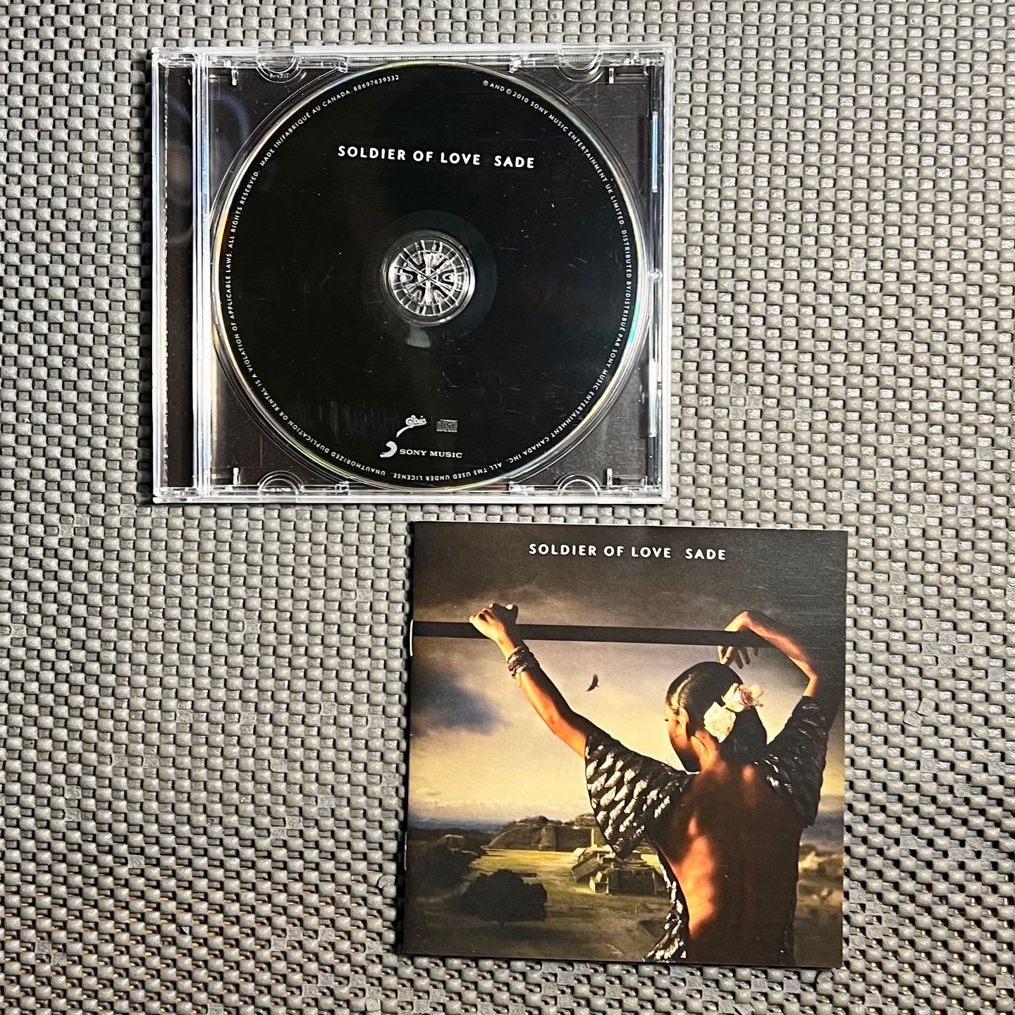 Sade - Soldier Of Love [CD - 1st Edition - Canada - 2010 -  NM] Pop Soul | Sony Music (88697639332) - 3