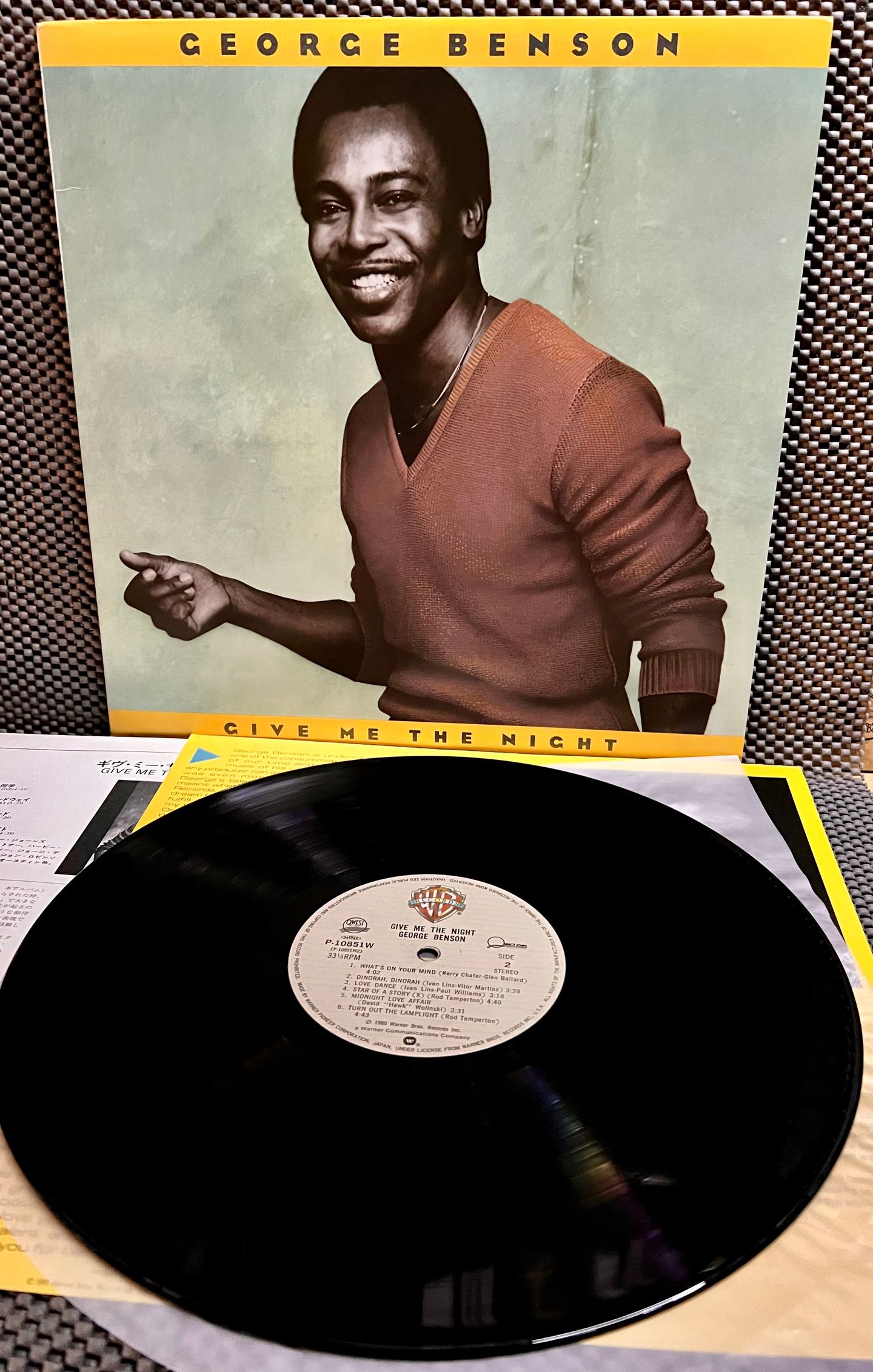 George Benson - Give Me The Night [Vinyl LP - 1st Japan Press - 1980 - P-10851W - NM to Mint] Jazz Funk | Warner Bros. Records (P-10851W) - 2