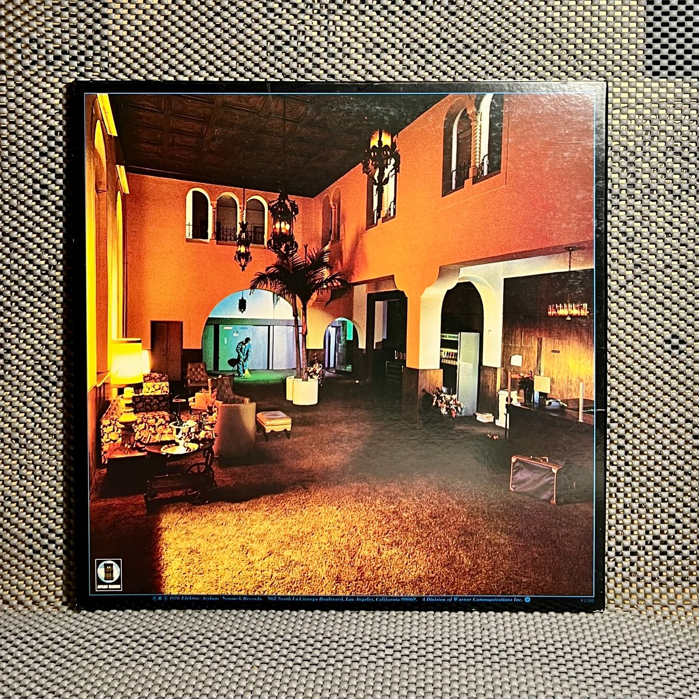 Eagles - Hotel California [Vinyl LP - Japaj Press - Reissue 1981 - Asylum Records P-6561Y - EX to NM/NM with Obi, Insert & Poster] Rock | Asylum Records (P-6561Y) - 4