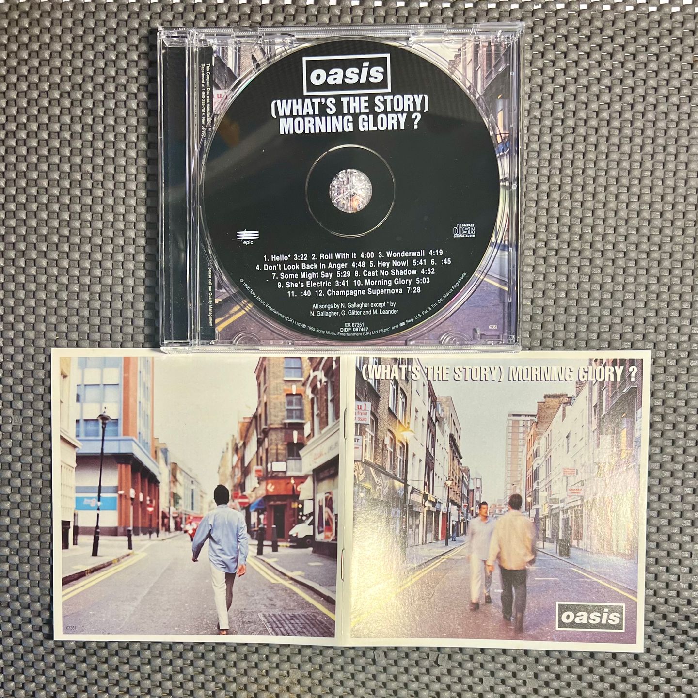 Oasis - (What's The Story) Morning Glory? [CD - US import - Mint/Mint] | Epic (EK 67351) - 3