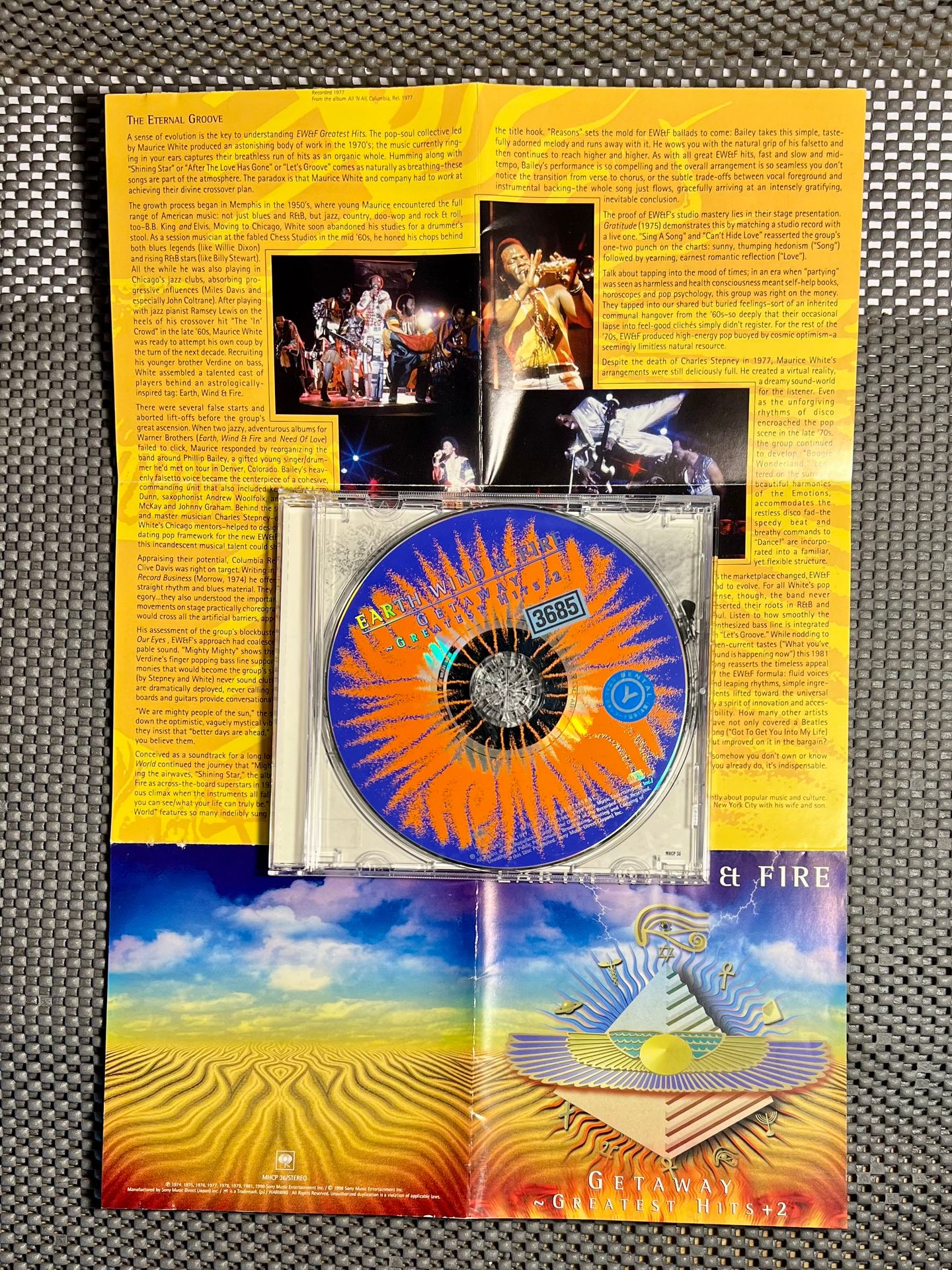 Earth, Wind & Fire - Getaway: Greatest Hits + 2 [CD - 1st Japan Press - 2003 - Mint/NM] | Sony Records Int'l (MHCP 36) - 3