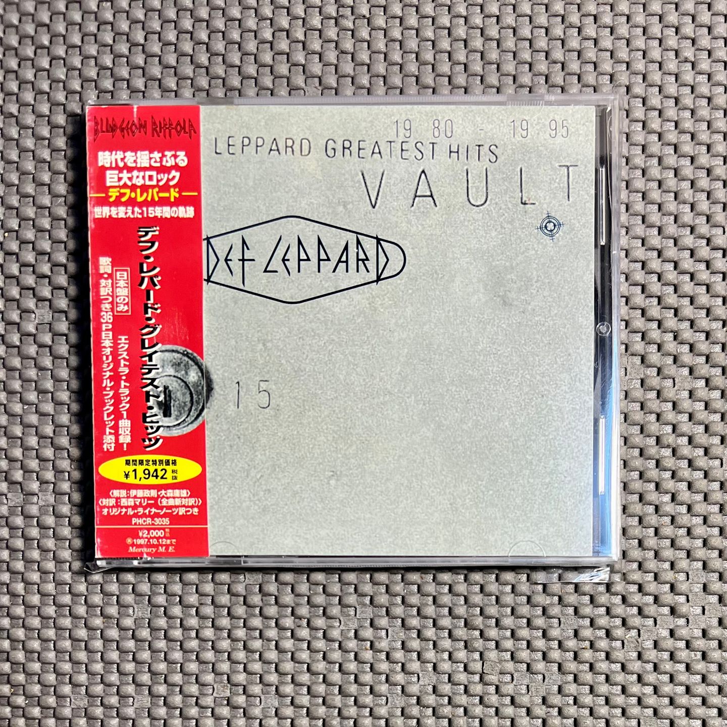 Def Leppard - Vault: Def Leppard Greatest Hits 1980-1995 [CD - 1st Japan Ed. - 1995 - PHCR-3035 - Mint/NM With Obi & Insert] Hard Rock | Mercury (PHCR-3035) - main