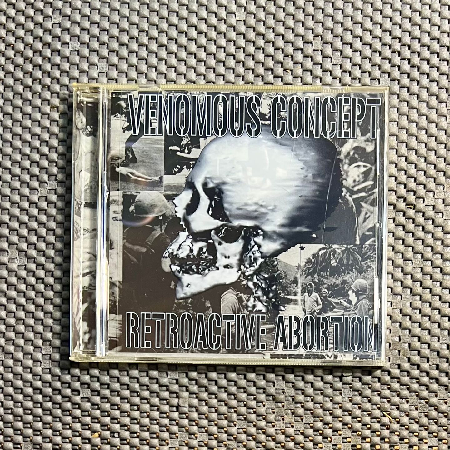 Venomous Concept - Retroactive Abortion [CD - 1st Japan Ed. - 2004 - Toy's Factory TFCK-87357 - Mint - No Obi, with Insert] Punk Hardcore | Toy's Factory (TFCK-87357)