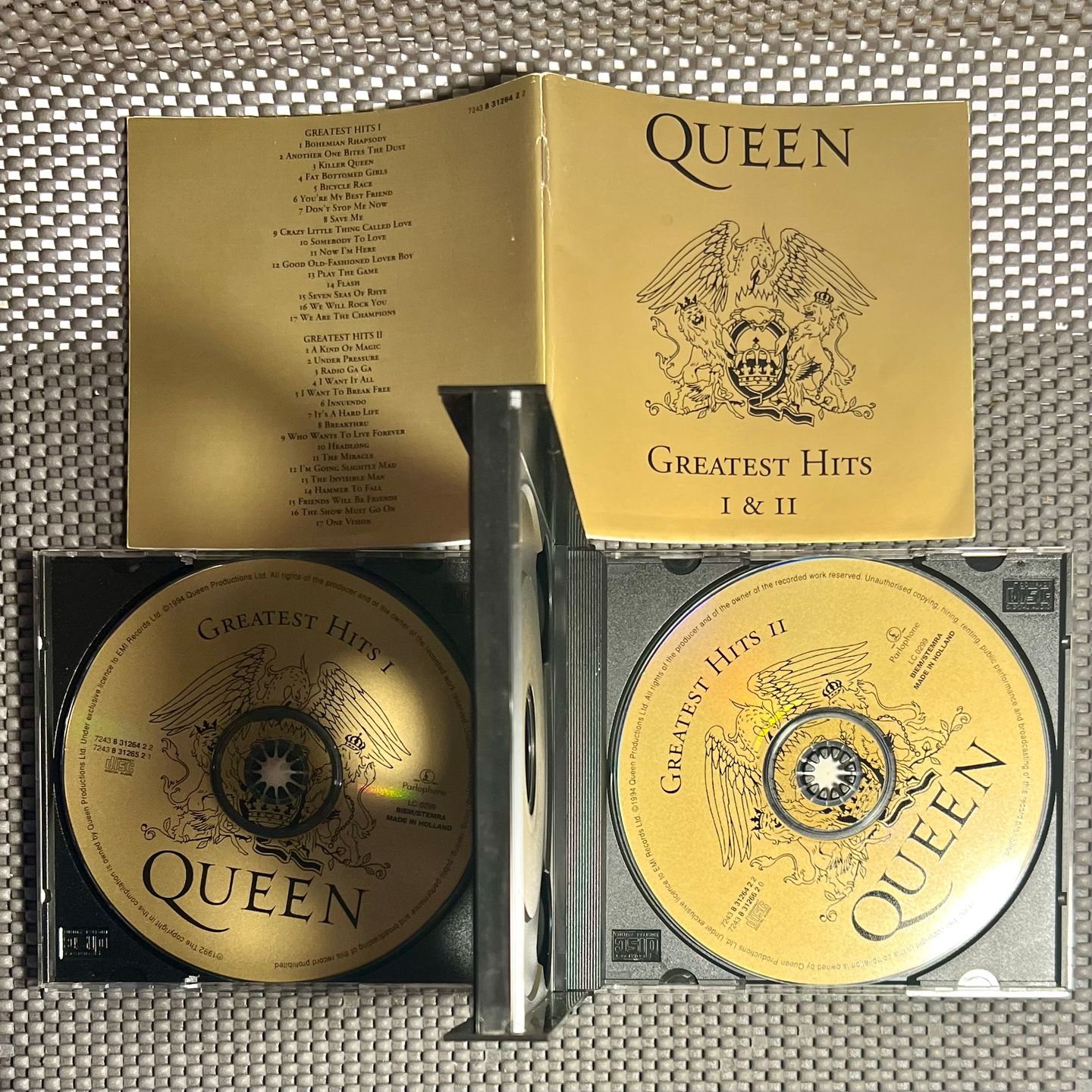 Queen - Greatest Hits I & II [2xCD - 1st EU Press - 1994 - NM/NM] | Parlophone (7243 8 31264 2 2) - 4