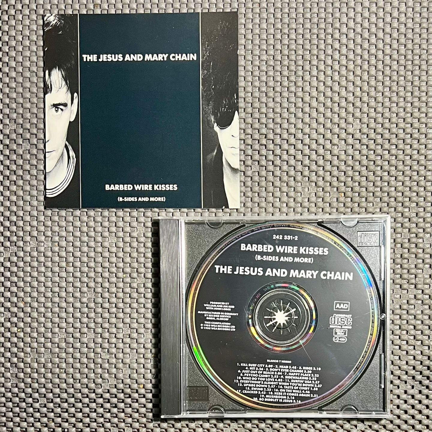 The Jesus And Mary Chain - Barbed Wire Kisses (B-Sides And More) [CD - 1st EU Ed. 1988 - Blanco Y Negro 242331-2 - Mint]  Noise Pop | Blanco Y Negro (242331-2) - 3