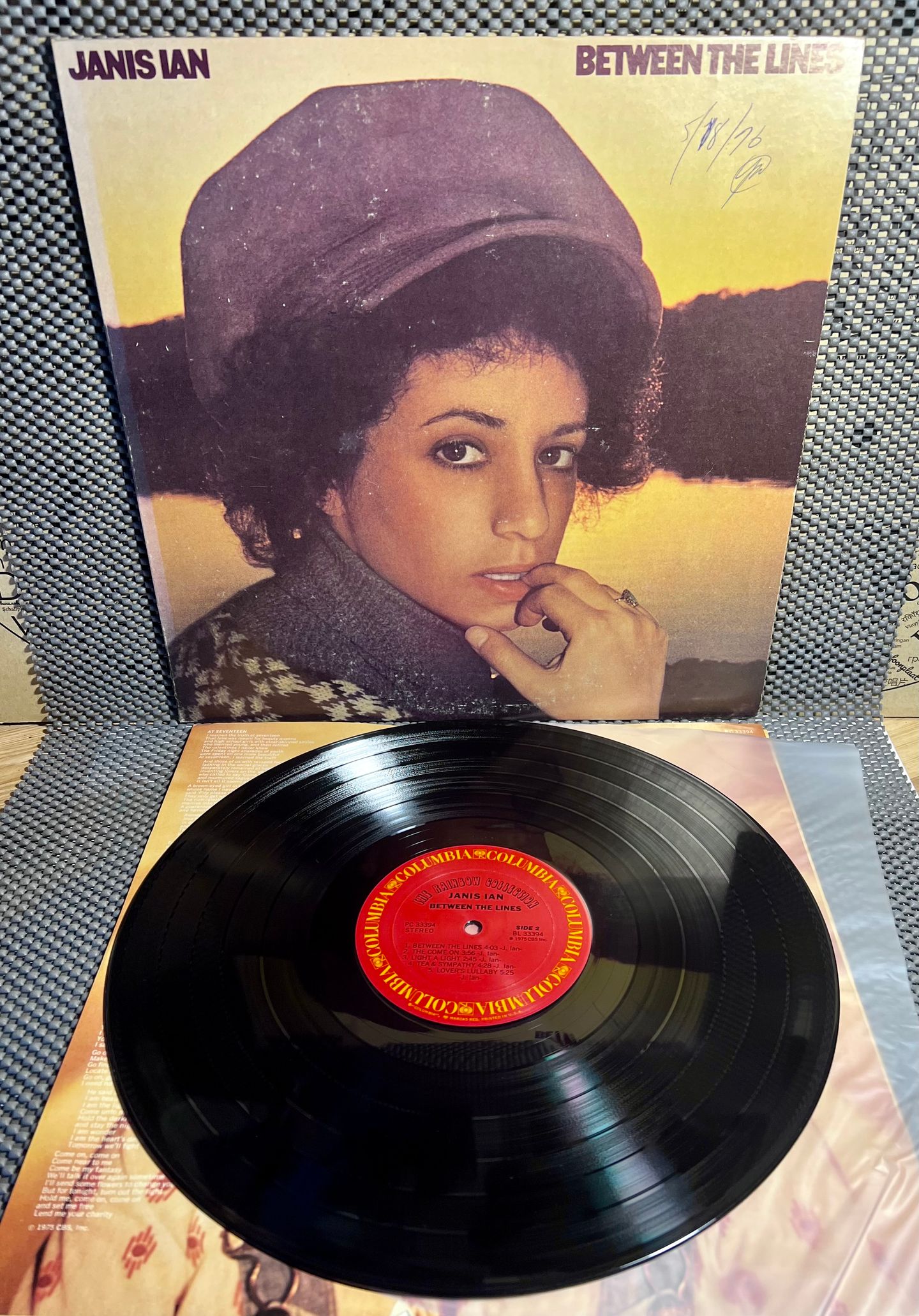 Janis Ian - Between The Lines [LP - 1st US Press - 1975 - VG+/VG+] | Columbia (PC 33394) - 2