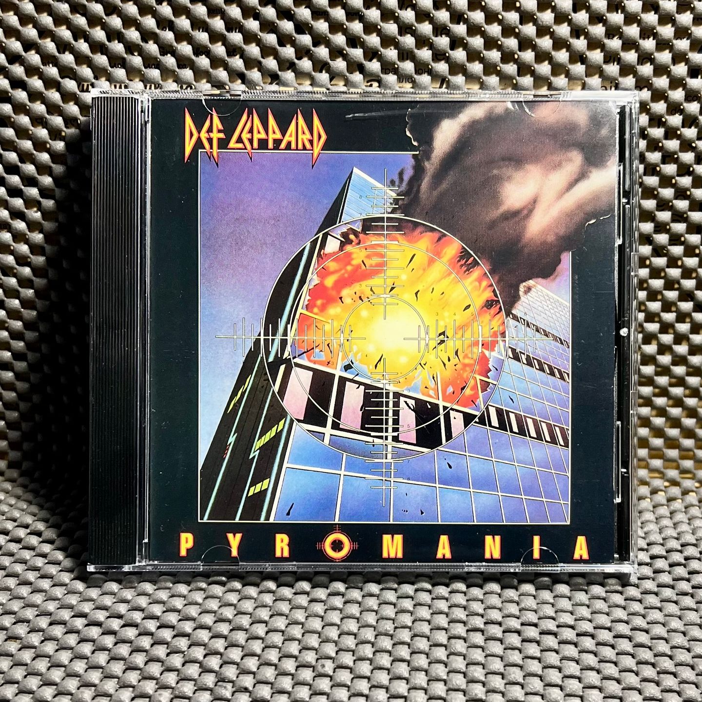 Def Leppard - Pyromania [CD - Japan Ed; Re 1989 - 28PD-552 - NM/NM no Obi, with Insert] Hard Rock | Vertigo (28PD-552)