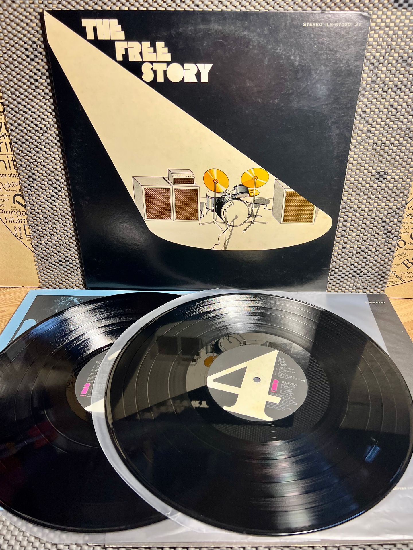 Free - The Free Story [Vinyl LP - Japan Press - Reissue 1975 - Compilation -  Island Records – ILS-67020~21 - Media: NM / Sleeve: EX Gatefold with Insert, no Obi] | Island Records (ILS-67020~21) - 2