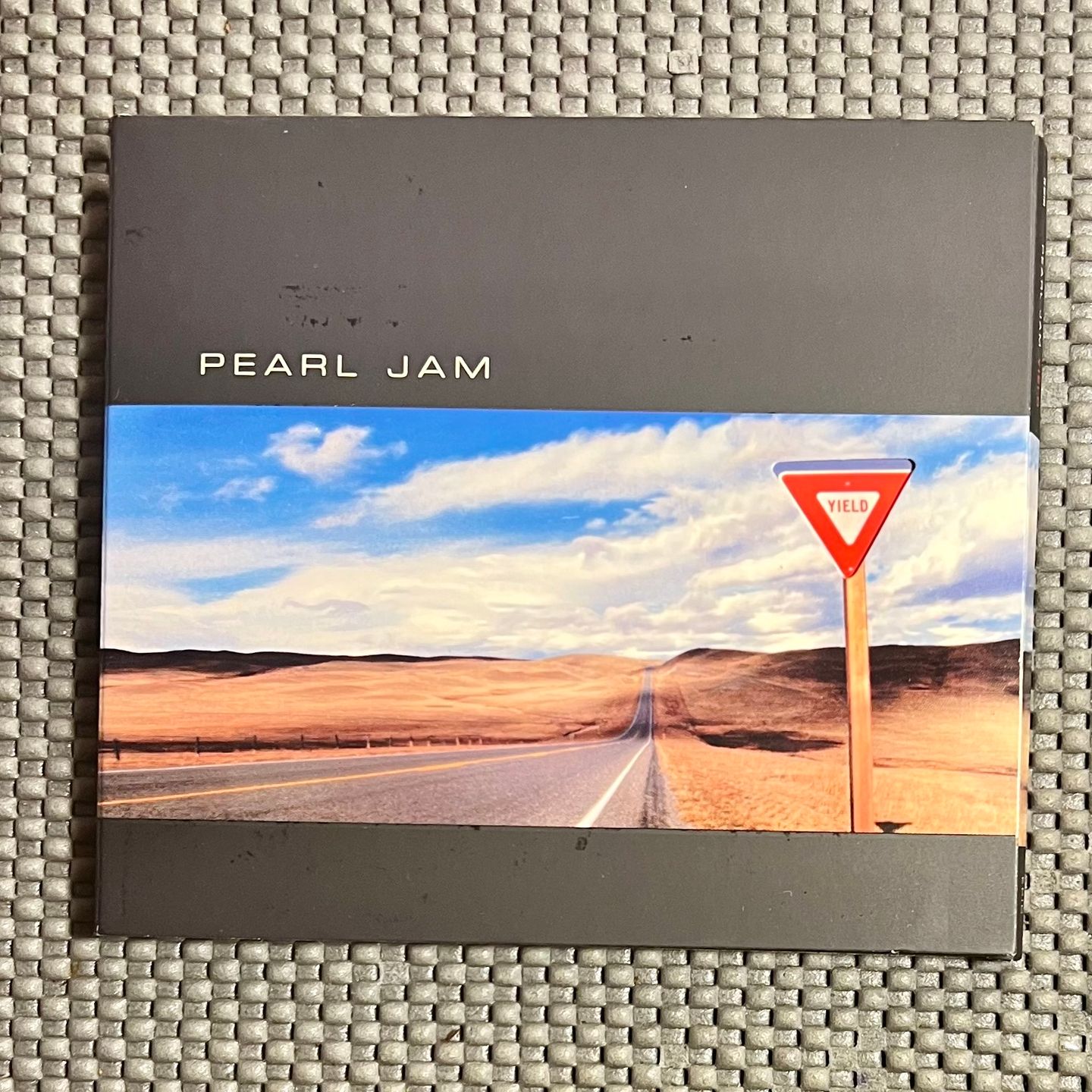 Pearl Jam - Yield [CD - 1st US Press - 1998 - Mint / Mint] | Epic (EK 68164)